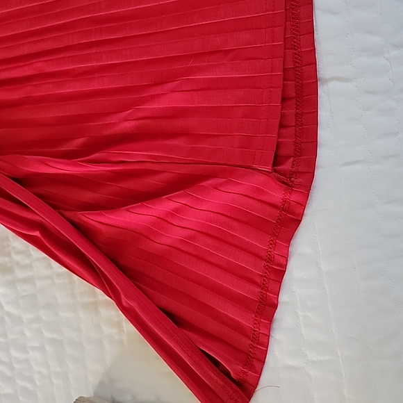 Women's The Attic Blouse, Color Red. Size L - Picture 7 of 8